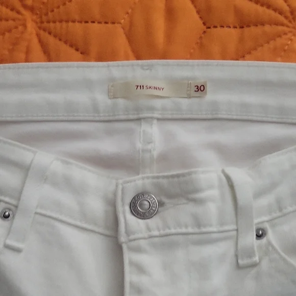 Levi's Women's White Jeans - Picture 2 of 9